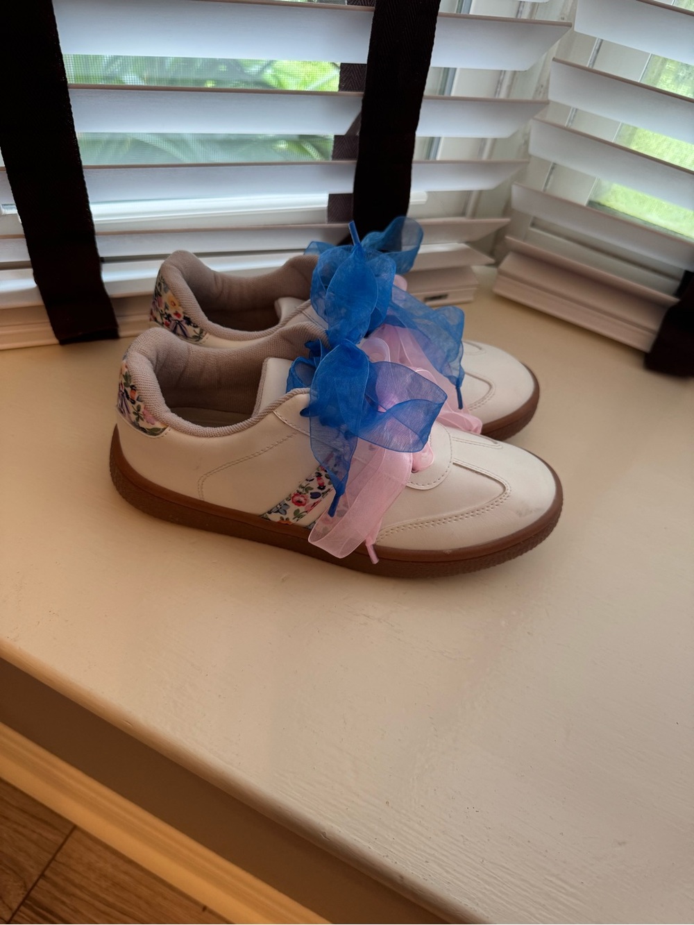Makers Azalea Floral White Sneakers with and Blue/Pink Sheer Laces Size 7